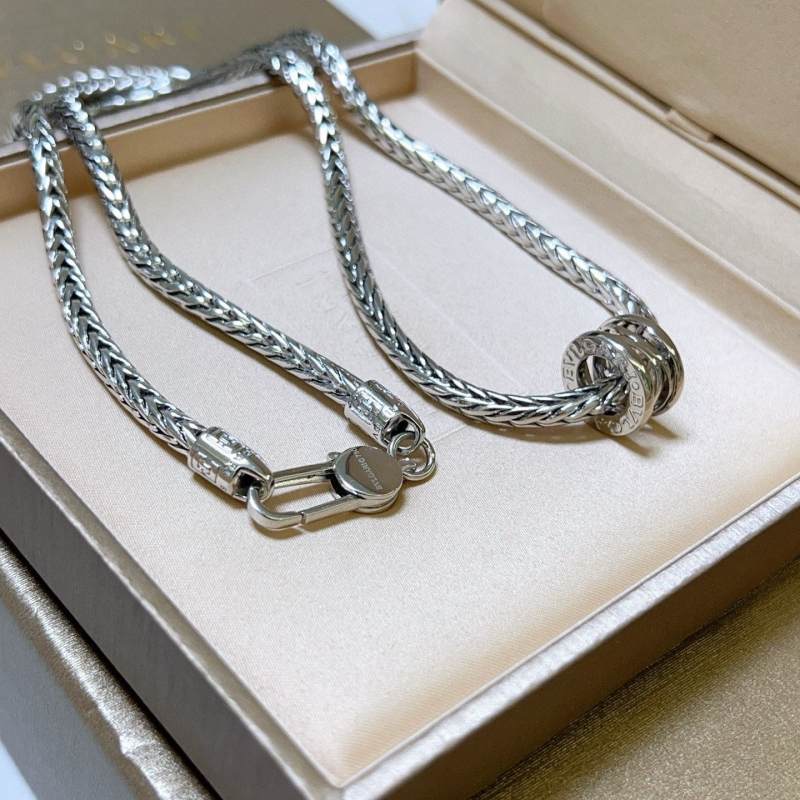 Bv1g*ai necklaces
